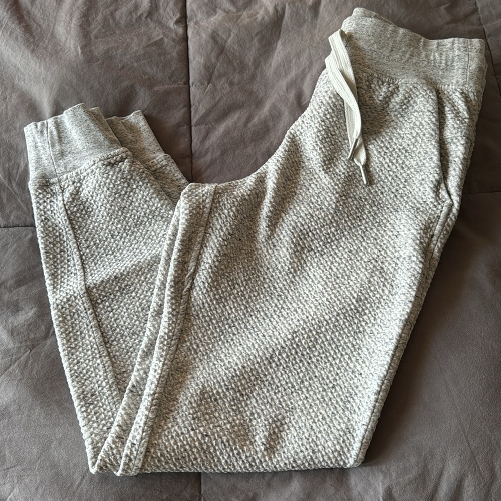 Lululemon bubble jogger